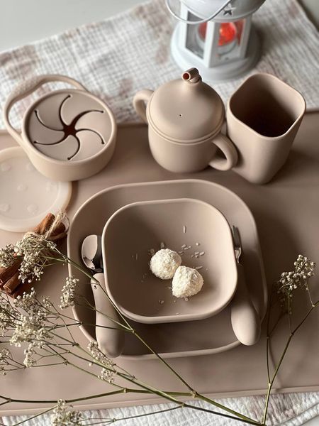 Дитяча силіконова плоска квадратна тарілка без присоски &mdash; Темно-бежевий D428-4 фото