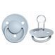 Пустушка BIBS De Lux із силікону, кругла, One Size &mdash; Ніжно-блакитний (Baby Blue), універсальний розмір (0&ndash;36 міс.) 417-5 фото