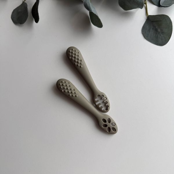 Силіконові тренувальні ложки з отворами Pre-spoon для прикорму колекції &laquo;Перший прикорм&raquo;, Світлий хакі 343-11 фото